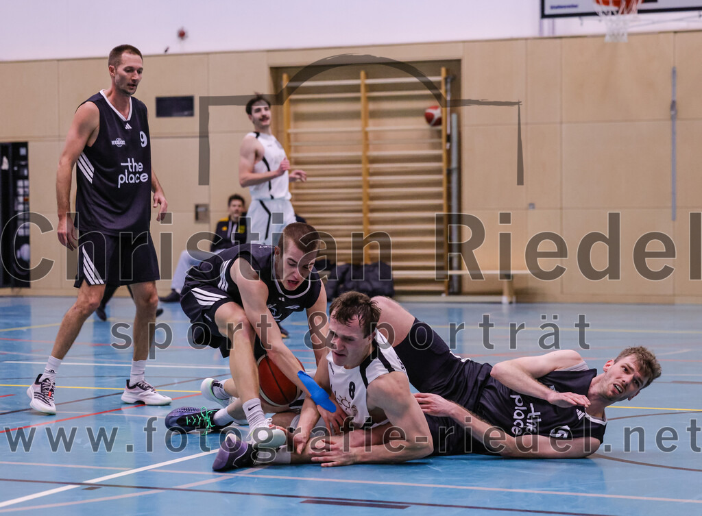 2026-01-31_058_TSV_Vaterstetten_gegen_TS_Herzogenaurach | Vaterstetten, Deutschland, 31.01.2026:Basketball, 2. Regionalliga Süd 2025 / 2026, 14. Spieltag, TSV Vaterstetten gegen TS Herzogenaurach, Endergebnis: 71:70Tom Hedden (TSV Vaterstetten, #8)Foto: Christian Riedel / fotografie-riedel.net