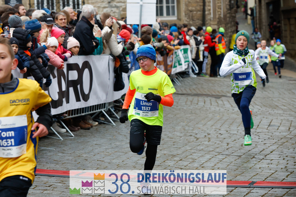 1700m Stadtwerke Jugendlauf | 3 Koenigslauf 2024 1700m Stadtwerke Jugendlauf - Realisiert mit Pictrs.com