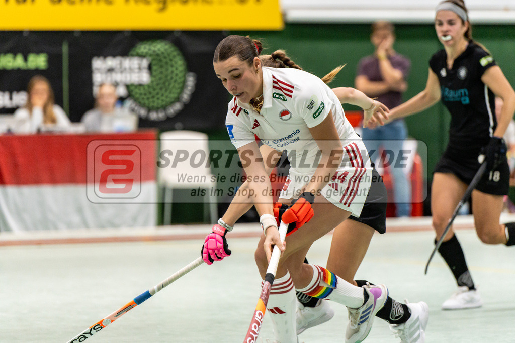 SFE_20250112_0063 | Köln, Deutschland, 12.01.2025:  ßHockey 1. Bundesliga Damen Rot-Weiss Köln - Schwarz-Weiß Köln im KTHC Stadion Rot-Weiss Köln Tennis and Hockey Club am 12.01.2025 in Köln, Deutschland. (Foto von Stephan Fehrmann)Köln, Germany, 12.01.2025: ßHockey 1. Bundesliga Damen Rot-Weiss Köln - Schwarz-Weiß Köln in KTHC Stadion Rot-Weiss Köln Tennis and Hockey Club at 12.01.2025 in Köln, Deutschland. (Foto from Stephan Fehrmann)