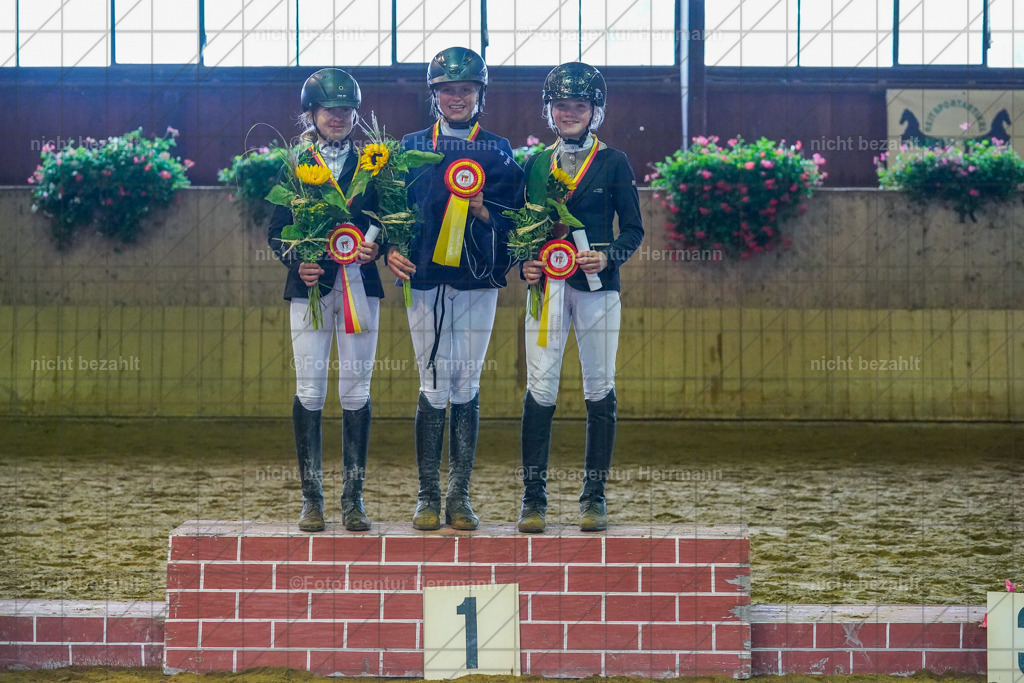 20221002-FAH09613 | Obberbayerische Meisterschaften Vielseitigkeit 2022, Schwäbische Meisterschaften Vielseitigkeit 2022, Mertingen, Schwaben, Bayern, Geländeturnier, Buschreiter, Turnierfotografen Bayern, Fotoagentur Herrmann,  Bayerische Meisterschaften VS Jun. / JR / Pony:, Turnierbilder, Pferdebilder, Turnierfotos, Pferdesortfotografie, Reitsportfotograf, Pferdeshooting