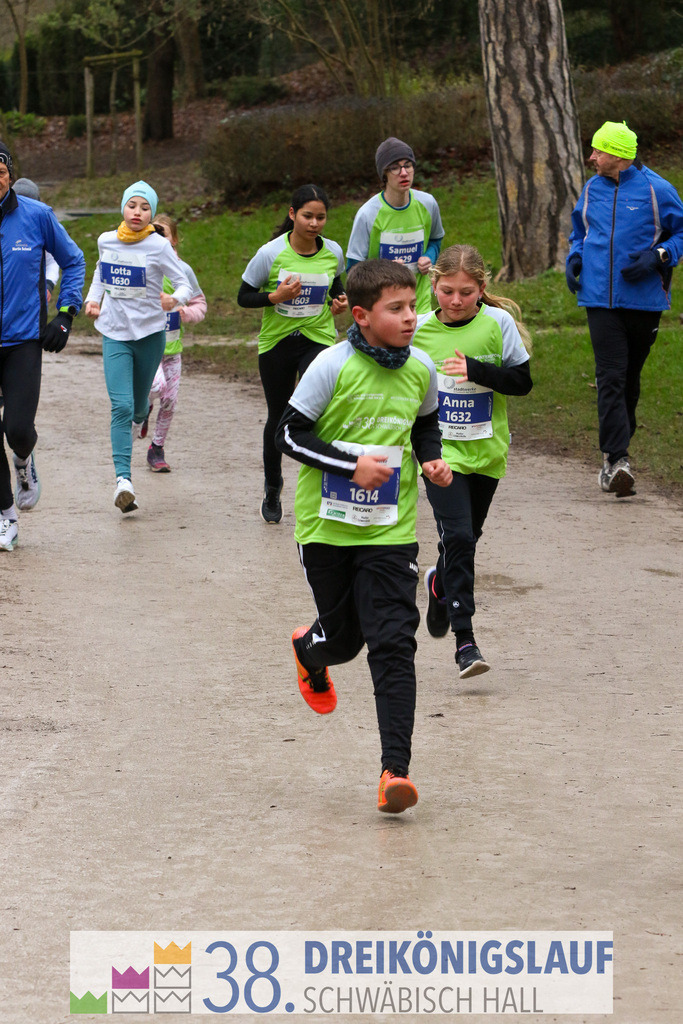 1700m Stadtwerke Jugendlauf | 3 Koenigslauf 2024 1700m Stadtwerke Jugendlauf - Realisiert mit Pictrs.com