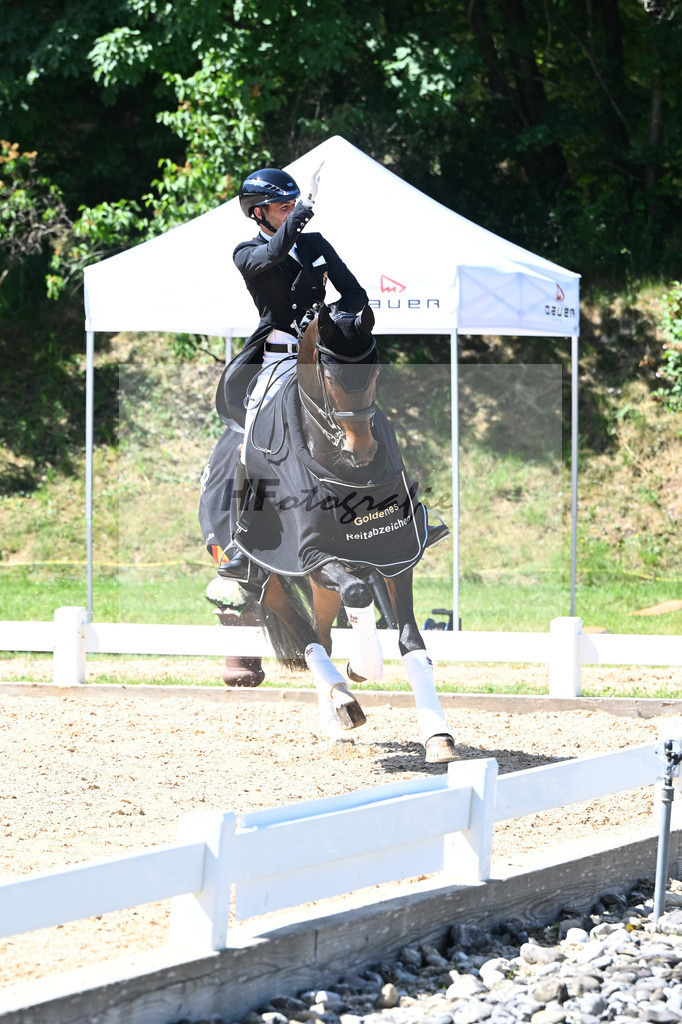 Goldenes Reitabzeichen_Adrian Munoz Jurado_11254519 | hf-fotografie - Realisiert mit Pictrs.com
