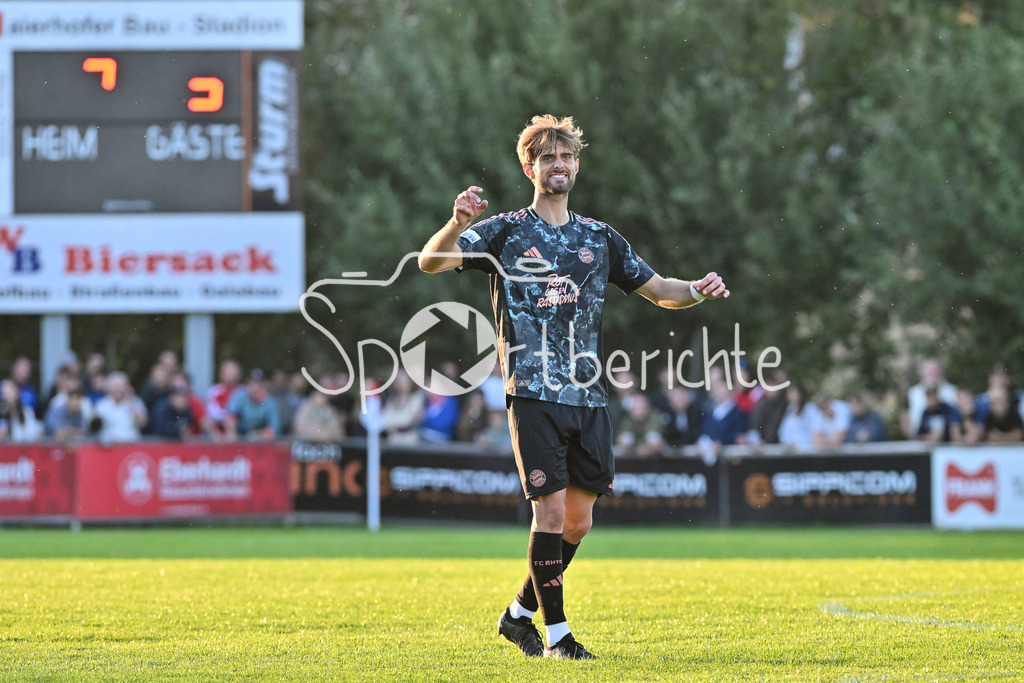SpVgg Hankofen-Hailing - FC Bayern Amateure | im Bild Luca DENK (FC Bayern München II #6) / Freisteller / Einzelfoto