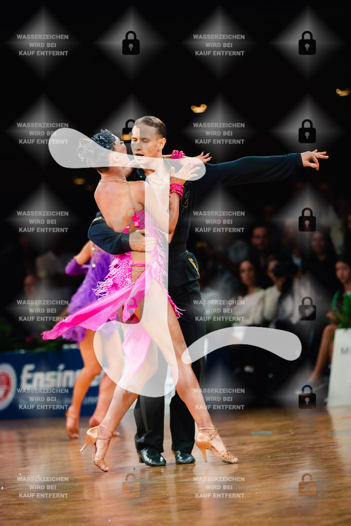 GOC 2025 - WDSF GrandSlam Latin 57th-62nd (136) Lorenzo Alberetti _ Aleksandra Raskatova (Italy)-2025-08-23-3157 | Webshop for digital downloads and prints of dance sport, event & show photographer Julian Link - Realisiert mit Pictrs.com