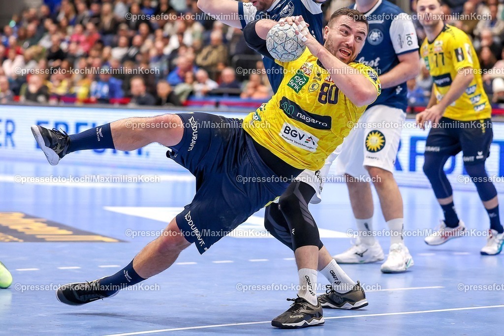 BHC16112501045 | 16.11.2025, Handball, HBL, Bergischer HC - Rhein-Neckar Löwen, Mitsubishi Electric HALLE Düsseldorf: Jannik Kohlbacher (Rhein-Neckar Löwen #80) wirft den Ball auf das Tor 