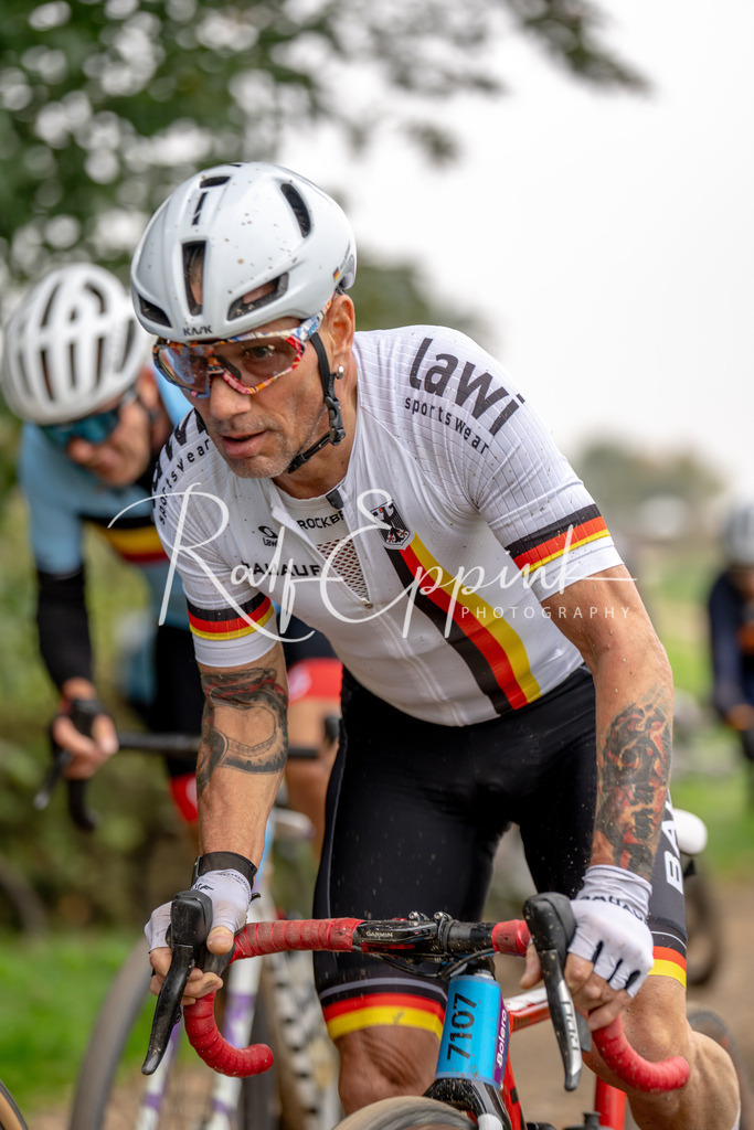 Ralf Eppink Photography 20251011_DSC01085 | Sportfotografie, Eventfotografie, Porträtfotografie, Radsport Fotograf, Triathlon Fotograf, Düsseldorf Fotograf, Köln Fotograf, Actionfotografie, Teamfotografie, Peoplefotografie, Business Portraits, Veranstaltungsfotografie, Reportagefotografie - Realisiert mit Pictrs.com