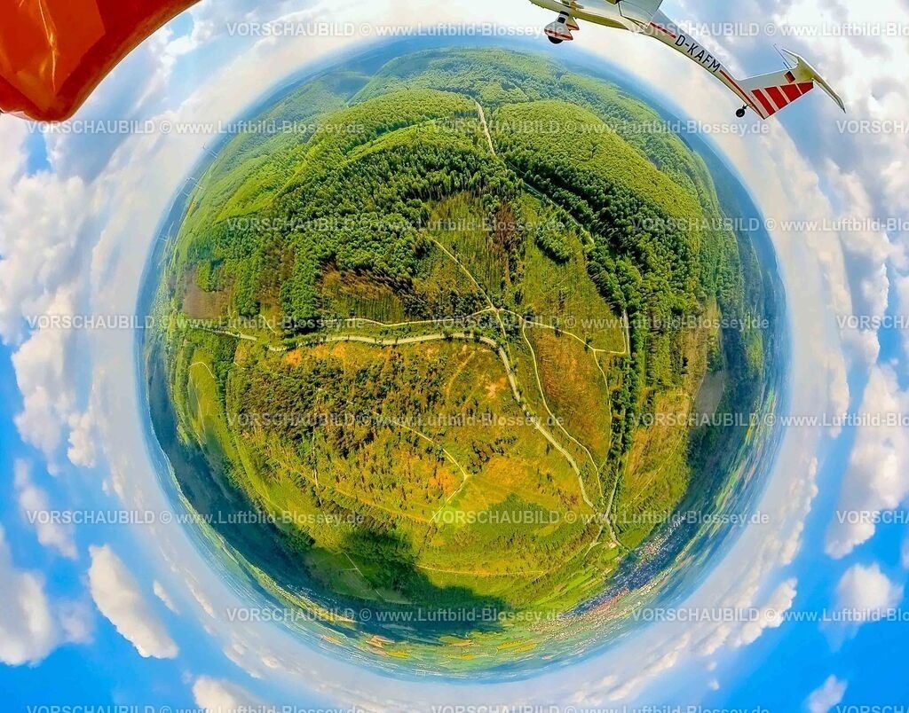 Detmold240590072Hermannsdenkmal | Luftbild, Waldgebiet mit Waldschäden bei Horn-Bad Meinberg, durchzogen von der Bundesstraße B1 von Süd nach Nord, Erdkugel, Fisheye Aufnahme, Fischaugen Aufnahme, 360 Grad Aufnahme, tiny world, little planet, fisheye Bild, Horn, Horn-Bad Meinberg, Ostwestfalen, Nordrhein-Westfalen, Deutschland