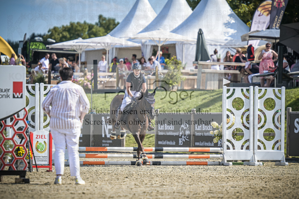 DOS_0425 | Entdecke hochwertige Reitturnierfotos von Foto Oger. Professionell, emotional und authentisch – jetzt Lieblingsmomente im Shop bestellen. - Realisiert mit Pictrs.com