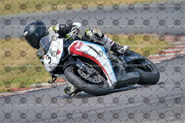 25bt04-1632 | markuskiefer.com - Realisiert mit Pictrs.com