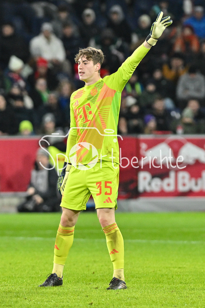 RB Salzburg - FC Bayern München | im Bild Max SCHMITT (FC Bayern Muenchen 35) / Freisteller / Einzelfoto / Testspiel: RB Salzburg - FC Bayern Muenchen, Red Bull Arena am 06.01.2025