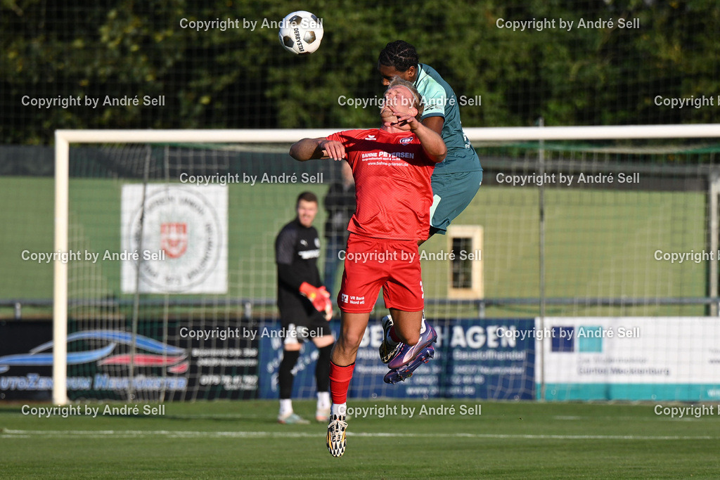 PSV Neumünster vs TSB Flensburg | Denzel Imasün (PSV #27) vs Cosmo Nitsch (TSB #3) / Fußball-Oberliga Männer 2026/2027 / PSV Neumünster vs TSB Flensburg / PSV Stadion Platz A / Neumünster / 07.08.26 - Realisiert mit Pictrs.com