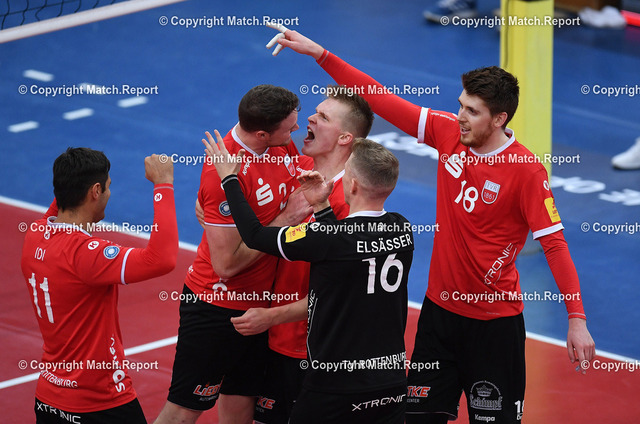 ulm | Volleyball 1. Bundesliga  Saison 2018/2019TV Rottenburg - Netzhoppers SolWo Koenigspark KW    17.11.2018JUBEL TVR, Idner Martins, Mitchell Penning, Jan Roeling, Johannes Elsaesser und Alex Duncan-Thibault (v.li)FOTO: ULMER PressebildagenturxxNOxMODELxRELEASExx