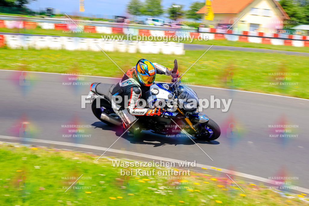 VBK-7990 | Hier findet Ihr Bilder von Touristenfahrten auf der Nürburgring Nordschleife oder von anderen Veranstaltungen die ich besucht habe. Viel Spass beim Durch Schauen 
