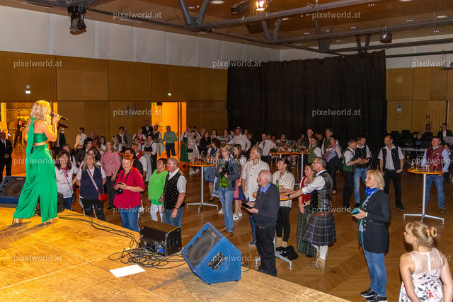 Schlager trifft Tracht | Bildershop von pixelworld.at - Realisiert mit Pictrs.com