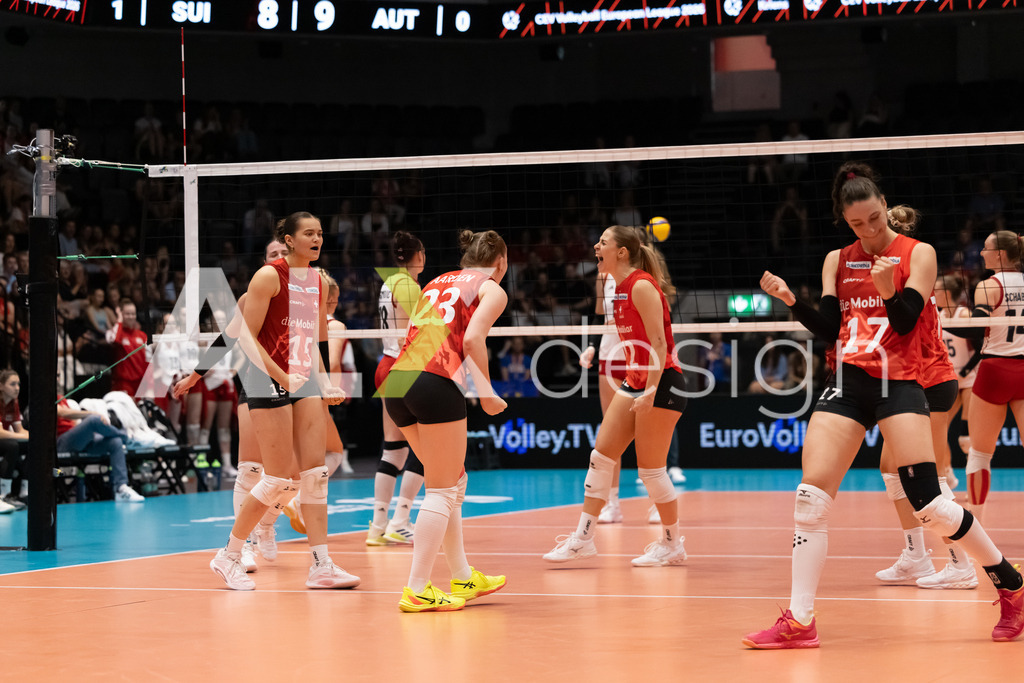 Austria v Switzerland - CEV European League Women | KRIENS, SWITZERLAND - JUNE 14: MERET AARDEN, JULIE LENGWEILER of Switzerland, ALIX DE MICHELI of Switzerland and FABIANA BRANCA of Switzerland celebrating during the CEV European League match between Austria and Switzerland at Pilatus Arena on June 14, 2026 in Kriens, Switzerland. - Realisiert mit Pictrs.com