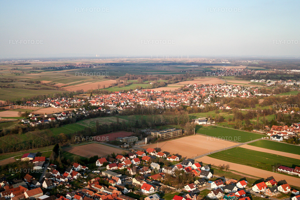 Luftbild: Klingbachschule zwiscen Billigheim und Ingenheim im Ortsteil Ingenheim in Billigheim-Ingenheim im Bundesland Rheinland-Pfalz in Deutschland. Foto: IMG_1405.jpg vom 07.04.2006 durch Werner Riehm/FLY-FOTO.de