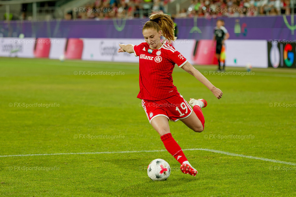 Supercup-Frauen-Bayern-Muenchen-vs-VfL-Wolfsburg 064 | Sportfotos und Eventgalerien von FX-Sportfotografie. Bilder von Fußball, Vereinsveranstaltungen und Events direkt ansehen und als Download bestellen. - Realisiert mit Pictrs.com