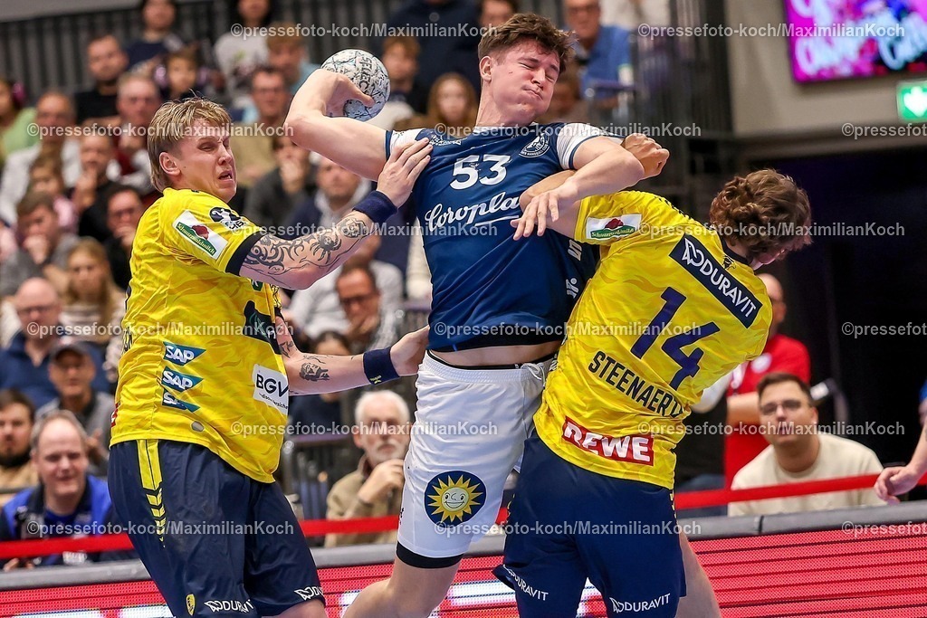 BHC16112501131 | 16.11.2025, Handball, HBL, Bergischer HC - Rhein-Neckar Löwen, Mitsubishi Electric HALLE Düsseldorf: Soeren Steinhaus (BHC #53) im Zweikampf gegen  Edwin Aspenback (Rhein-Neckar Löwen #78) und Gino Steenaerts (Rhein-Neckar Löwen #14) 