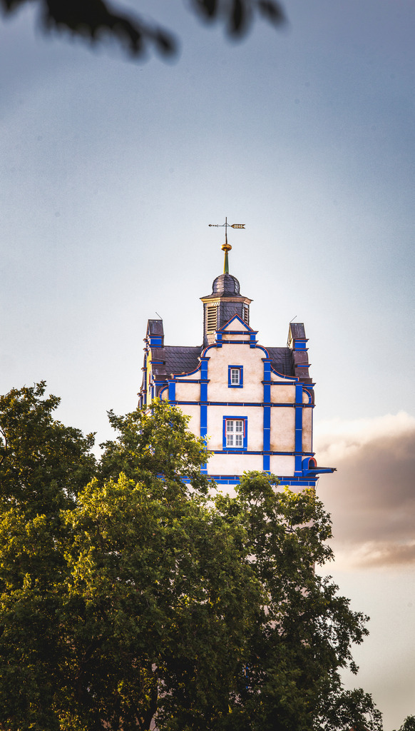 de blaue Turm des Bernburger Schlosses | Wir machen aus Ihren Bildern Erinnerungen für die Ewigkeit | Hochwertige Fotografien für Ihr zu Hause. - Realisiert mit Pictrs.com