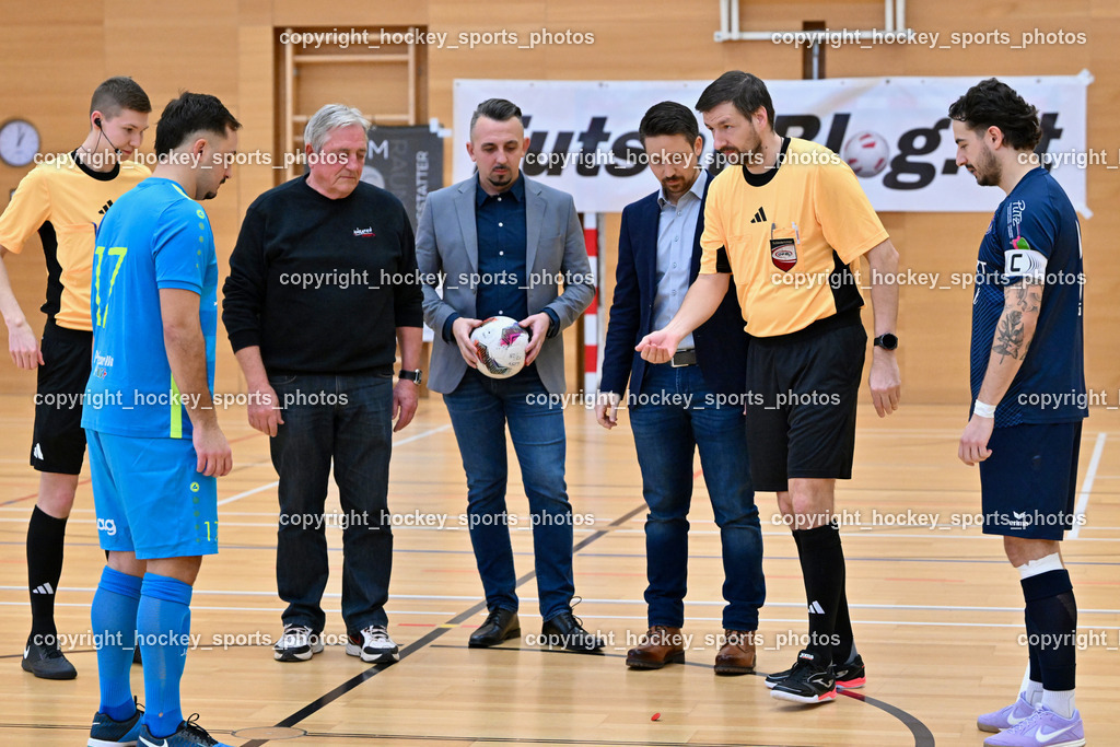 LPSV-Kärnten vs. FUTSAL versli.at Klagenfurt | Roland Schweiger Referee, Paul Prosen Referee, #17 Vahid Muharemovic versli.at Klagenfurt, #3 Nemanja Lukic LPSV-Kärnten, Ehren Anstoss, LPSV-Kärnten vs. FUTSAL versli.at Klagenfurt, LPSV-Kärnten vs. FUTSAL versli.at Klagenfurt am 01.02.2026 in Villach (Ballspielhalle St. Martin), Austria, (Photo by Bernd Stefan)