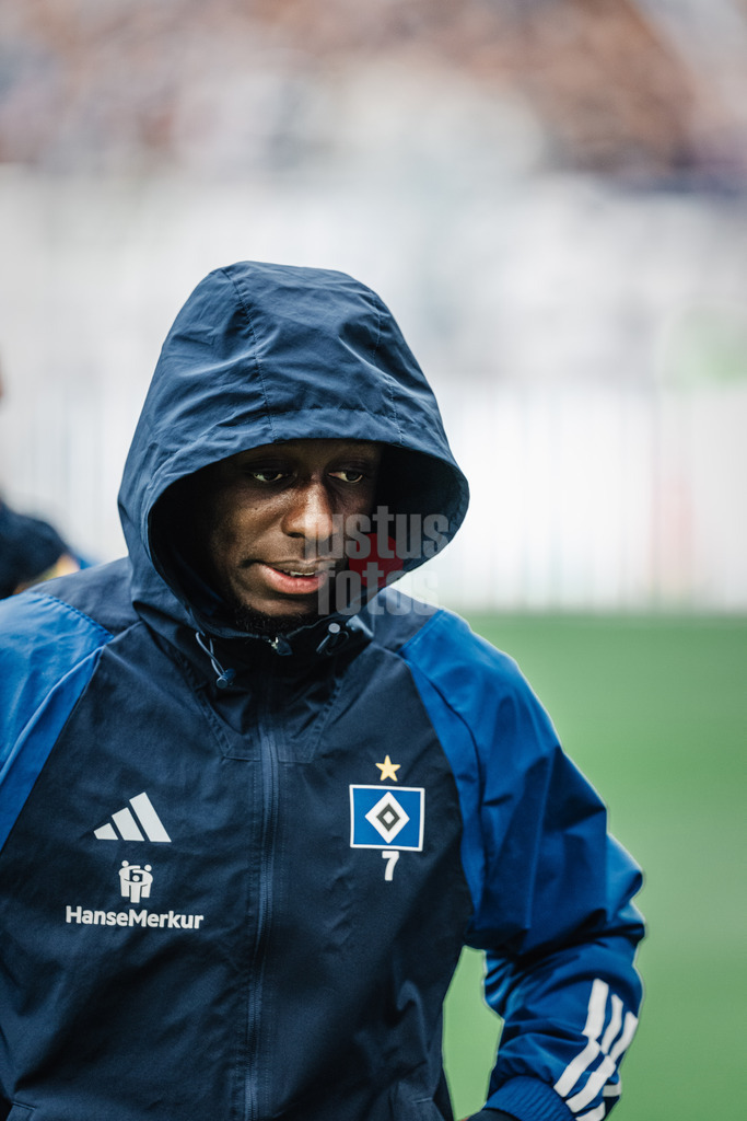 Fußball | Männer | Saison 2024/2025 | 2. Fußball-Bundesliga | 7. Spieltag | Hamburger SV vs. SC Paderborn 07 | 28.09.2024 | Jean-Luc Dompe (#7, HSV) vor dem Spiel
