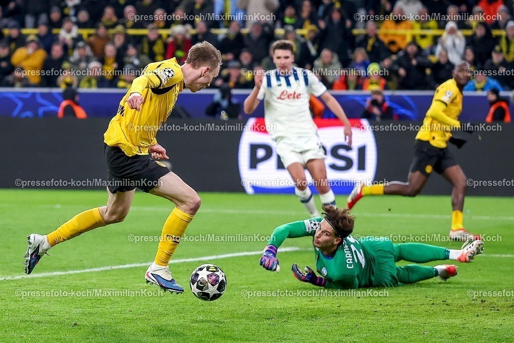 UCL17022601047 | 17.02.2026, Fußball, UEFA Champions League, Borussia Dortmund - Atalanta Bergamo, BVB Stadion, Play-Offs Hinspiel, Saison 2025 2026: Treffer Torschuss Tor zum 2:0 durch Torschütze Maximilian Beier&nbsp;(BVB #14)  nach Vorlage von Serhou Guirassy&nbsp;(BVB #09)   Regulations prohibit any use of photographs as image sequences and or quasi-video.