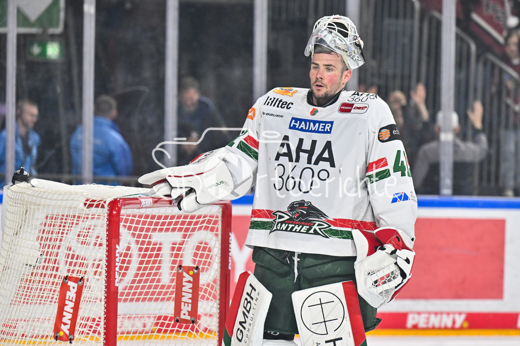Kölner Haie - Augsburger Panther | KÖLN, DEUTSCHLAND - 04. MÄRZ: im Bild ein enttäuschter Peyton JONES (Augsburger Panther 41) nach dem Gegentreffer zum 1-4 duch Oliwer KASKI (Kölner Haie 7) / Tor / Torschuetze / Freude / Happy während dem Match zwischen den Kölner Haien und den Augsburger Panthern am 48. Spieltag der Penny DEL in der Lanxess Arena