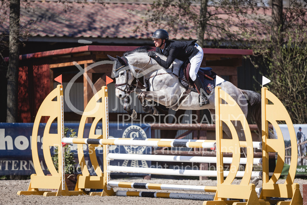 250408_Mühlen_SprPf-A2-325 | Deine schönsten Turniermomente als professionelle Fotos! Entdecke hochwertige Pferdesport-Fotografie im Online-Shop. Jetzt Fotos finden & bestellen!