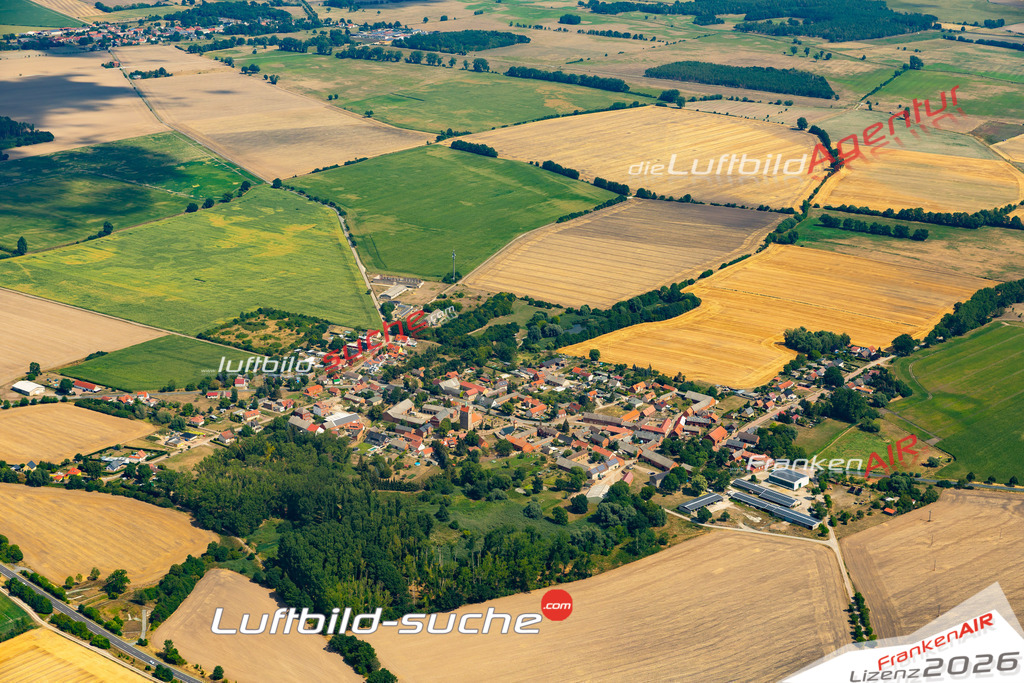 Die Luftaufnahme Groß Schwechten - Stendal wurde 2022 vom Flugzeug aus (keine Drohne) erstellt. Hohe Auflösung -für große Poster und Wandbilder geeignet - Garantiert!