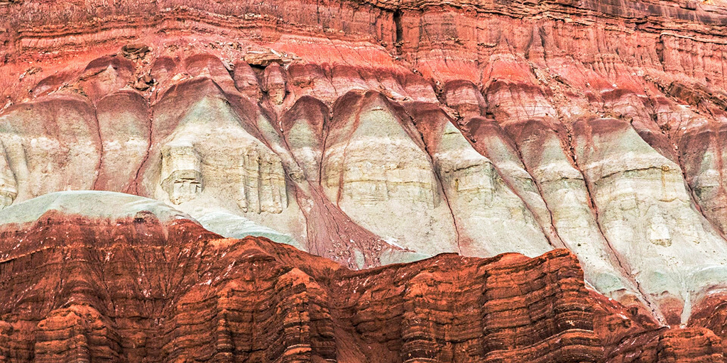 Rotbraune Gesteinsformation im Capitol Reef NP, USA | Best. Nr. us_2016_10_1237. 
Einen Anwendungsvorschlag finden Sie hier: https://shop.soulimages.eu/img/n1yyab (Wohnzimmer). Weitere Einrichtungsbeispiele sind in der Galerie "Anwendungsvorschläge" zusammengestellt. - Realisiert mit Pictrs.com