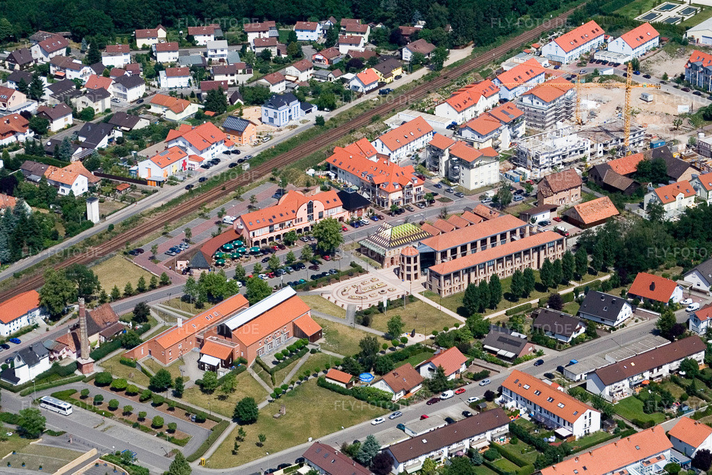 Luftbild: Bürgherhaus, Stadthalle, Ziegeleimuseum in Jockgrim im Bundesland Rheinland-Pfalz in Deutschland. Foto: IMG_2900.jpg vom 18.06.2006 durch Werner Riehm/FLY-FOTO.de