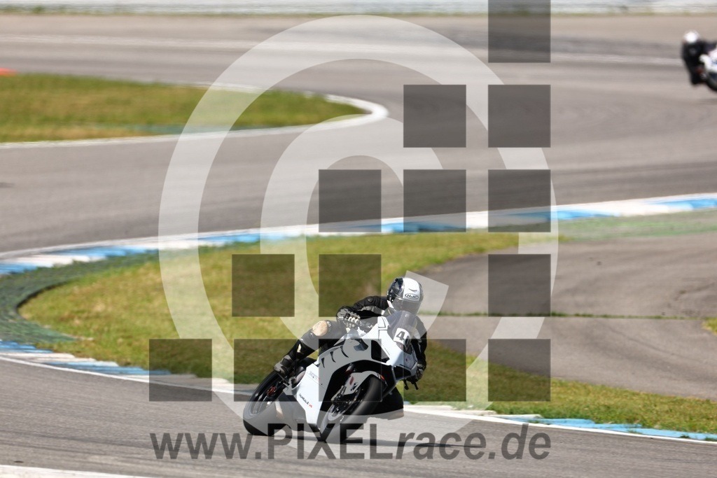 0040-20240624_02454 | Schöne Erinnerungen an spannende Momente - das festzuhalten ist unser Job. PIXELrace.de ist seit 2003 auf den Rennstrecken Europas unterwegs um die Action draußen beim Fahren und die wunderbare Stimmung imm Fahrerlager für euch einzufangen.
