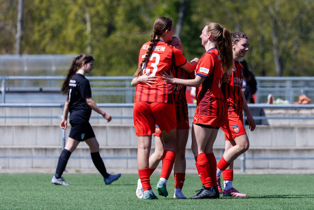 20260426-FCH-Hohenmemmingen_072 | 1.FC Heidenheim 1846 II vs. SGM Hohenmemmingen/Sontheim, Fußball, Frauen, Bezirksliga Meisterrunde, 2025/2026, 1. Spieltag, 26.04.2026 in Heidenheim, Kunstrasen b. Voith-Arena West(Foto: Michael Bulling) - Realisiert mit Pictrs.com