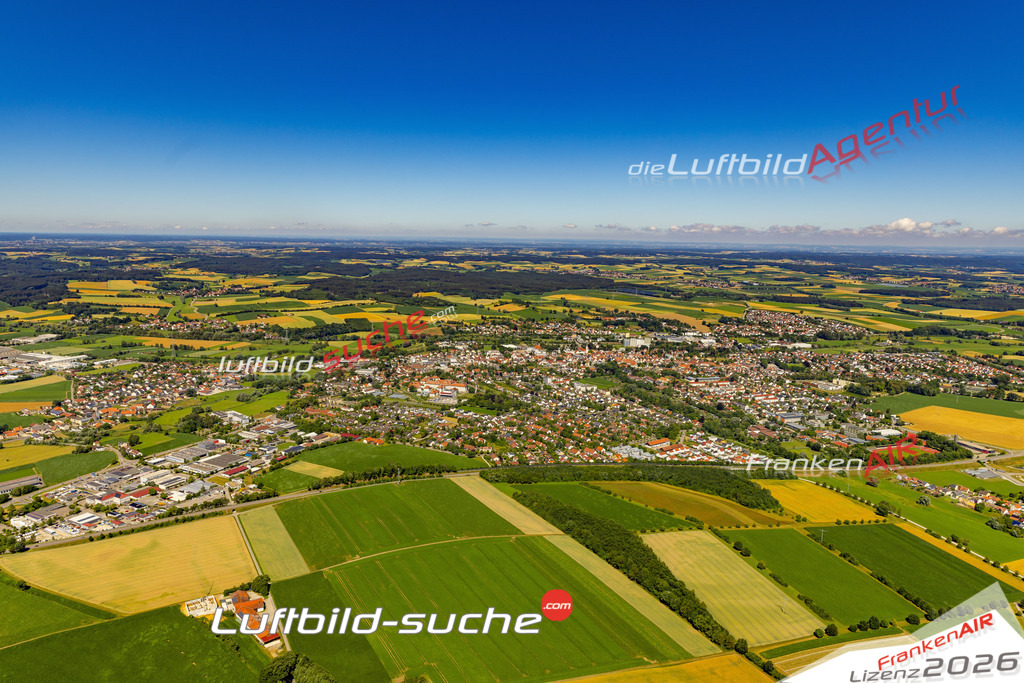 Das Luftbild der Stadt Aichach wurde 2022 vom Flugzeug heraus erstellt (keine Drohnen-Aufnahmen) Aufnahmehöhe ca.450 Meter- hohe Bildauflösung und Druck-Qualität. Garantiert!