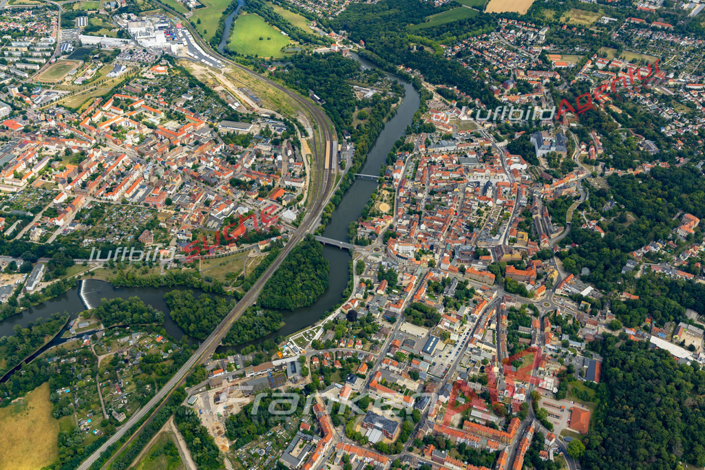 weissenfels-luftbild-2022-6289 | Aktuelles Luftbild von  Weißenfels - Die Luftaufnahme wurde 2022 mittels UL-Flugzeug erstellt ( keine Drohne ) - hochauflösende Kamera-Systeme von  Canon -
Beste Qualität - Für grossformatige Ausdrucke geeignet. Die Geschenkidee !