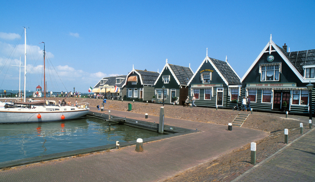 Fischerdorf Marken | Marken, Niederlande - March 06, 2006: Fischerdorf Marken. - Realisiert mit Pictrs.com