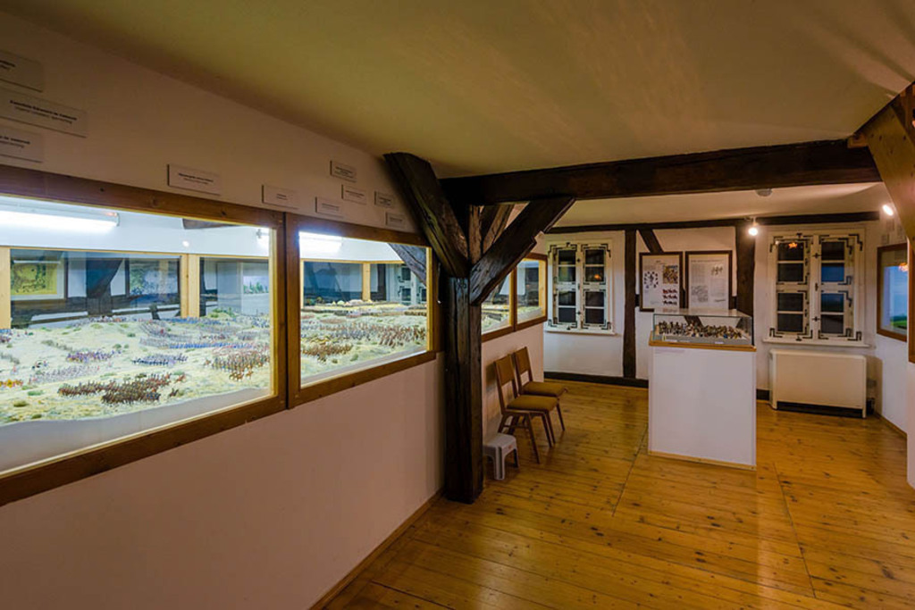 Torhaus Dölitz | Das Team hinter BILDLEXIKON LEIPZIG bündelt historische wie aktuelle Informationen über die Stadt Leipzig in Text und Bild auf einer Plattform und stellt diese der interessierten Öffentlichkeit zur Verfügung.
