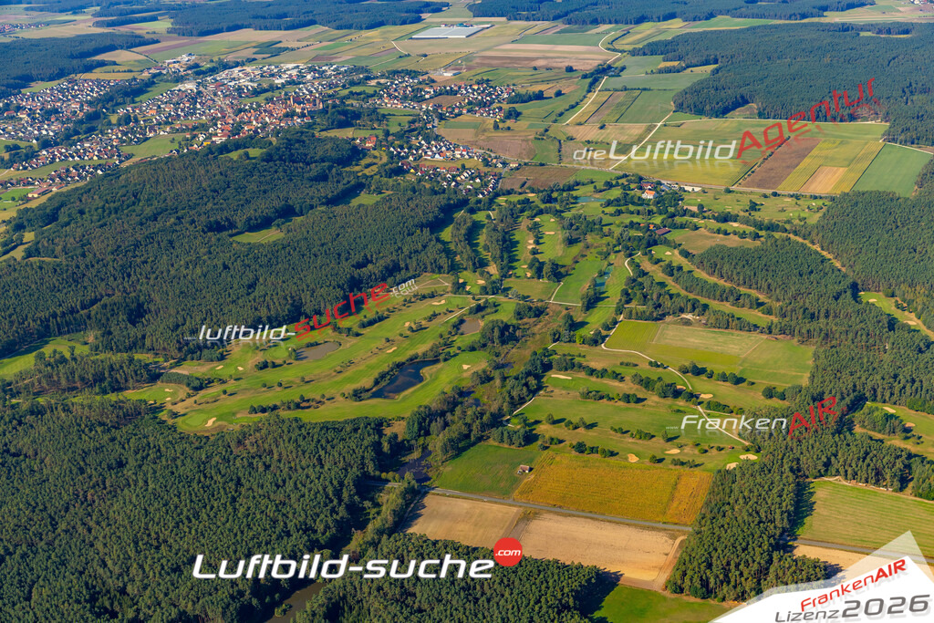 Das Luftbild zeigt : Golfplatz Abenberg - Die Luftaufnahme wurde 2024 vom UL-Flugzeug aus erstellt ( keine Drohne ) - Hochauflösende Luftaufnahme - Für grossformatige Ausdrucke geeignet. Die Geschenkidee !Mit Lizenz und Bildrechte bestellbar