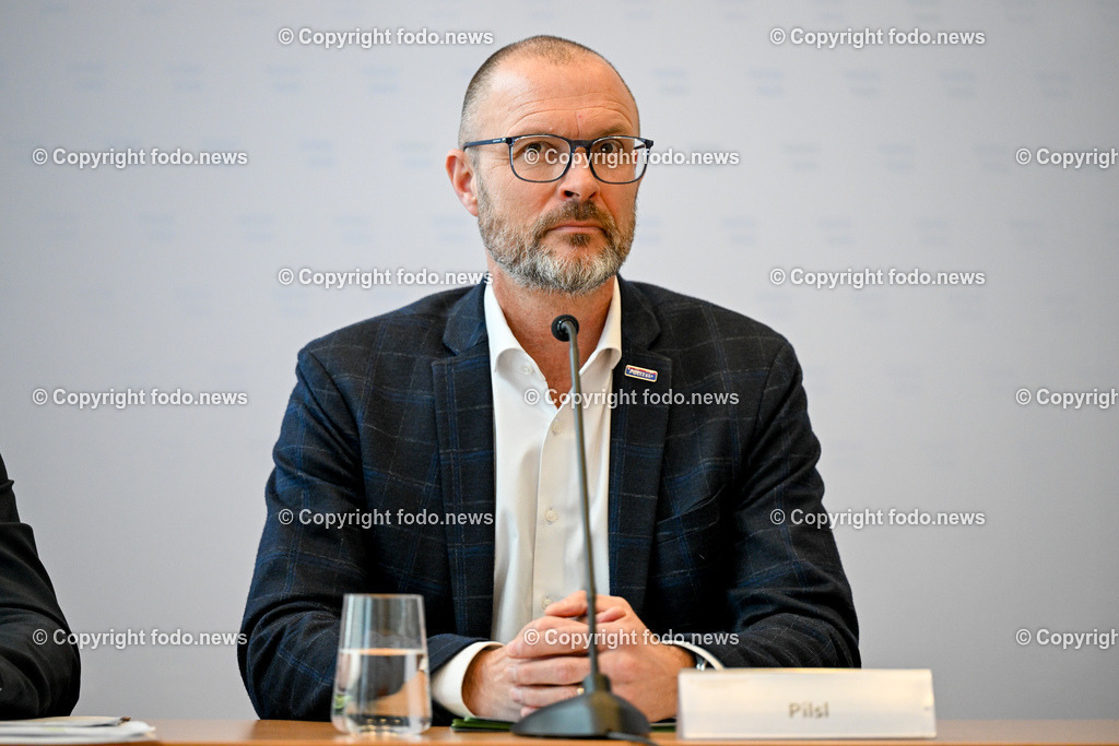Landespolizeidirektion Oberoesterreich_ Pressekonferenz_ Homeinvasion_ 25.01.2024-13 | 25.01.2024, Landespolizeidirektion Oberoesterreich, AUT, Pressekonferenz LPD Ooe, geklaerte schwere Straftat, Homeinvasion, im Bild Andreas Pilsl (Landespolizeidirektor Ooe)