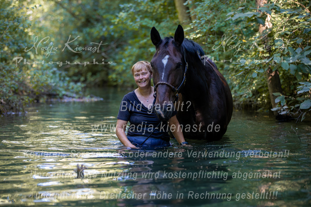 Auswahl_Photographie_Nadja_Kienast__F6A6060-Verbessert-RR | Ich biete Ihnen einzigartige und individuelle Fotoshootings mit Ihren Tieren.
In individuellen Coachings lernen Sie, wie sie von Ihrem Pferd, Ihrer Katze, Ihrem Hund oder einfach Ihrem persönlichen Lieblingstier eindrucksvolle Fotos machen können.