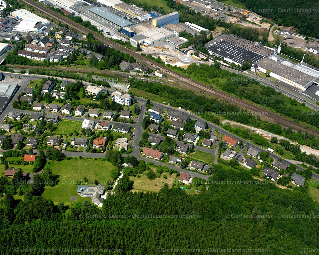 2611120 | HAIGER 09.06.2006 Wohngebiet einer Einfamilienhaus- Siedlung  in Haiger im Bundesland Hessen, Deutschland // Single-family residential area of settlement  in Haiger in the state Hesse, Germany Foto: Gerhard Launer