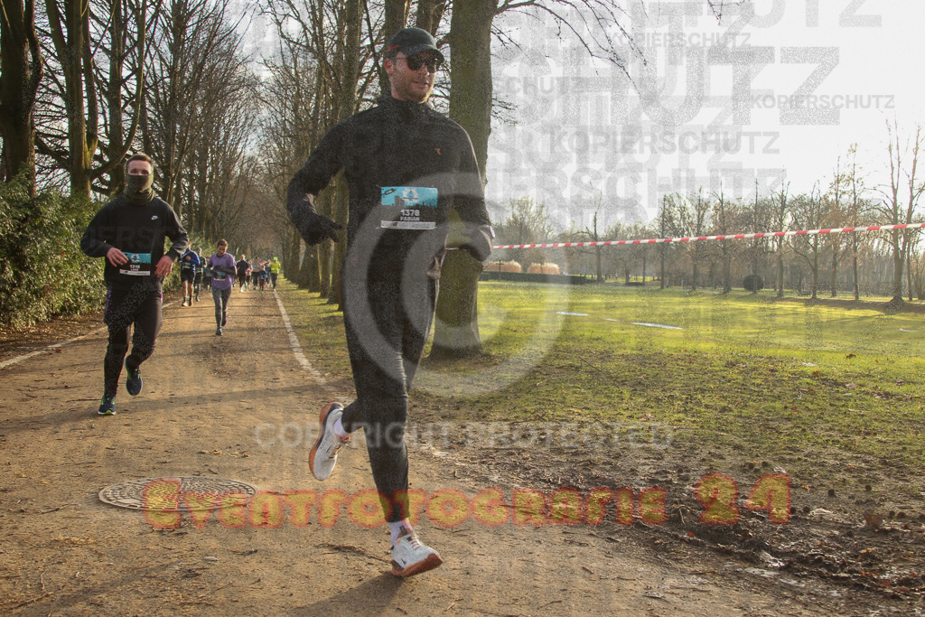 241231_1019_EV4_3812 | Sportfotografie im Rhein-Sieg Kreis, Köln, Bonn, NRW, Rheinland Pfalz, Hessen, etc. Unser Tätigkeitsfeld umfasst den Laufsport vom Volkslauf über den Marathon, Duathlon, Triathon bis zum Ultralauf wie Kölnpfad Ultra oder Schindertrail.
