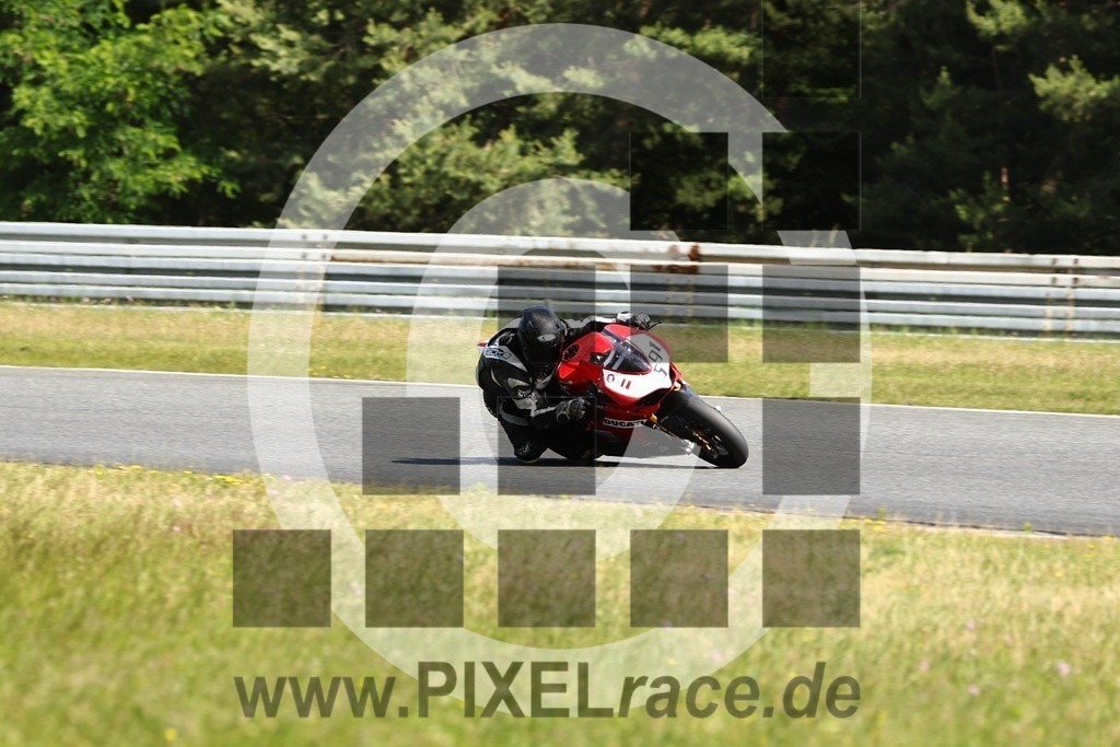 0591-20260617_13091 | Schöne Erinnerungen an spannende Momente - das festzuhalten ist unser Job. PIXELrace.de ist seit 2003 auf den Rennstrecken Europas unterwegs um die Action draußen beim Fahren und die wunderbare Stimmung imm Fahrerlager für euch einzufangen.