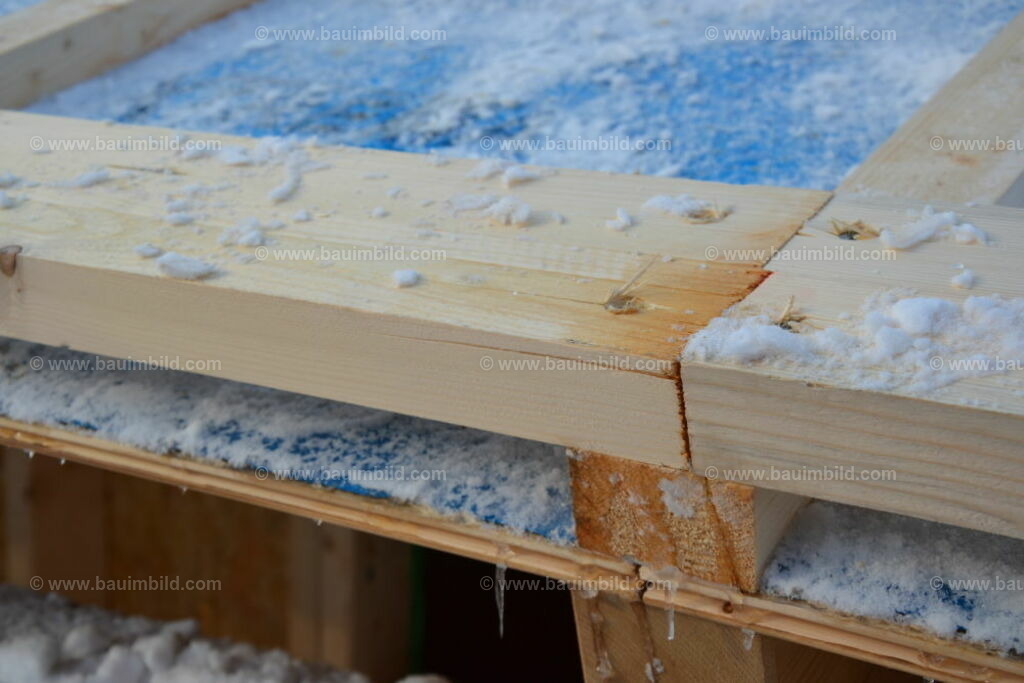 bib-lg09-holzbau-0185 | Nach LV-Leistungsgruppen sortierte Detailfotos über den Bau eines Hauses. Alle Hausbau-Bilder direkt vom Urheber und Autor der Website Haus-Selber-Bauen.com
