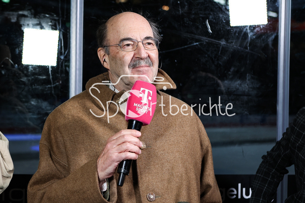 Augsburger Panther - Nürnberg ICE Tigers | Fritz von Thurn und Taxis am Mikrofon von Magenta Sport beim DEL Retro Spiel zwischen Augsburg und Nürnberg
