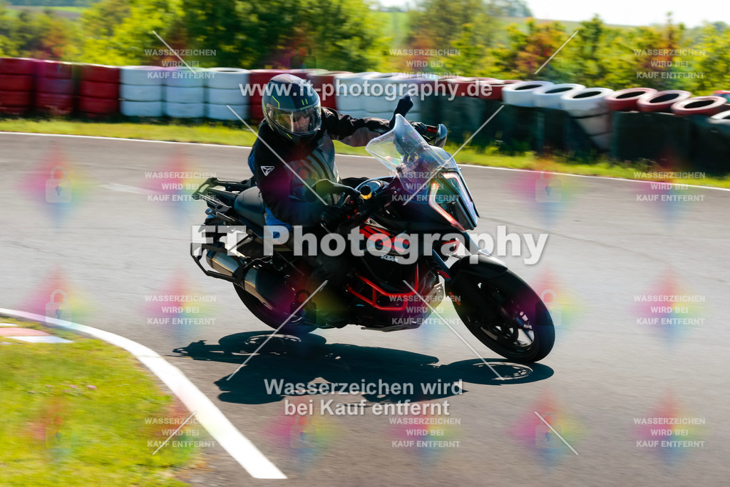 Moto-TeamOBK-21545 | Hier findet Ihr Bilder von Touristenfahrten auf der Nürburgring Nordschleife oder von anderen Veranstaltungen die ich besucht habe. Viel Spass beim Durch Schauen 