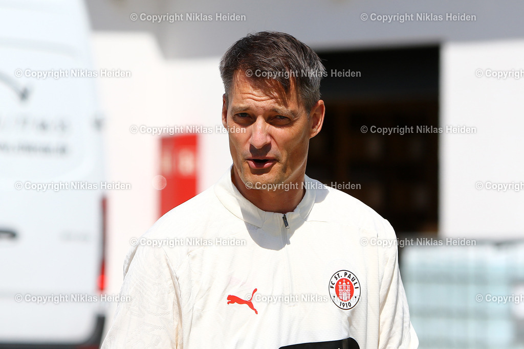 NH_FCStPauli_Training_08072024 | Alexander Blessin (Trainer, FC St. Pauli)Fußball I Herren I Training I Saison 2024-2025 I FC St. Pauli I 08.07..2024 I Trainingszentrum FC St. Pauli