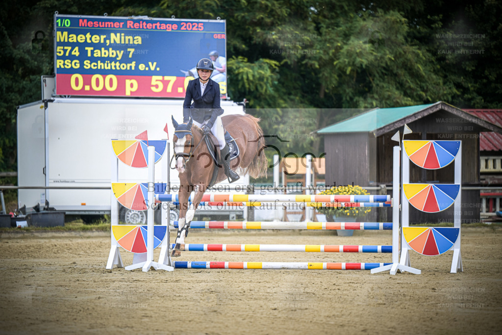 DOS_4385 | Entdecke hochwertige Reitturnierfotos von Foto Oger. Professionell, emotional und authentisch – jetzt Lieblingsmomente im Shop bestellen. - Realisiert mit Pictrs.com