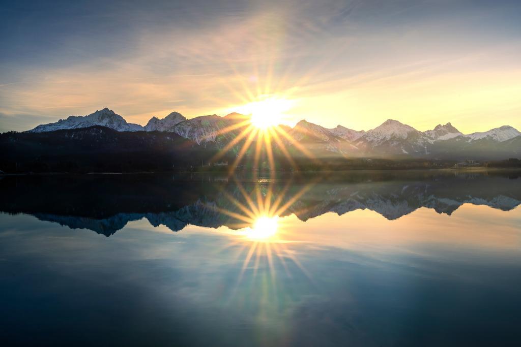 Sonnenuntergang am Forggenseee mit Blick auf Füssen | Michael Helmer - Allgäu Bilder auf Leinwand bestellen