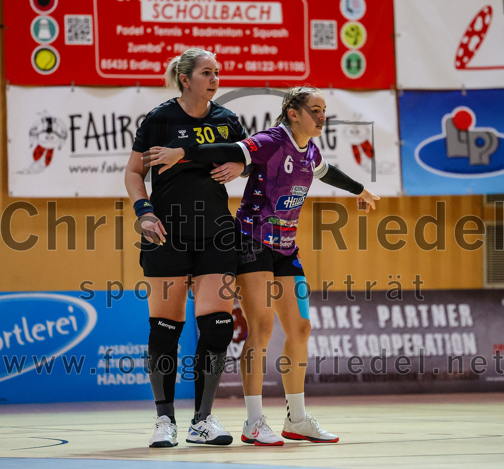 2023-12-17_011_SpVgg_Altenerding_II_gegen_HF_Scheyern | Erding, Deutschland, 17.12.2023:
Handball, Bezirksliga Frauen Altbayern 2023 / 2024, 9. Spieltag, SpVgg Altenerding II gegen HF Scheyern, Endergebnis: 22:26

Amalia Moldovan (HF Scheyern, #30), Lena Prem (SpVgg Altenerding, #6)

Foto: Christian Riedel / fotografie-riedel.net